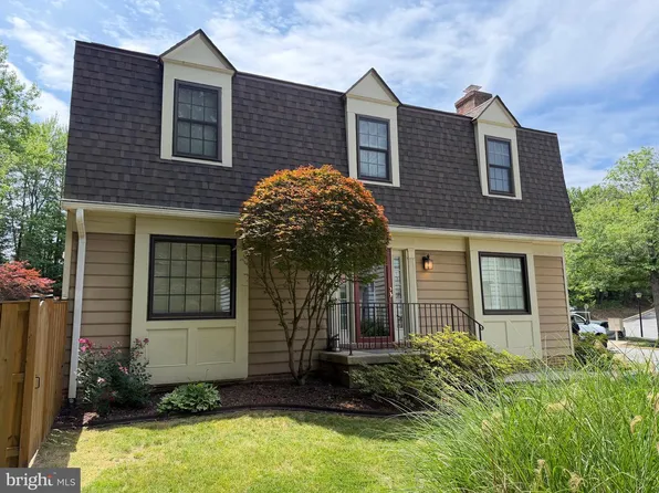 8627 Pin Oak Dr, Springfield, VA 22153