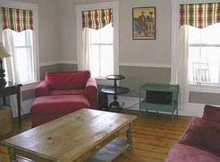 10 Pleasant St, Kennebunk, ME 04043