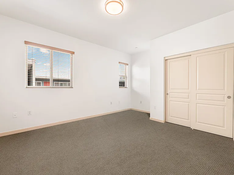 13439 Burbank Blvd — Photo 32