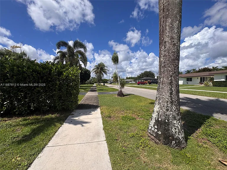 444 NW 21st St — Photo 9