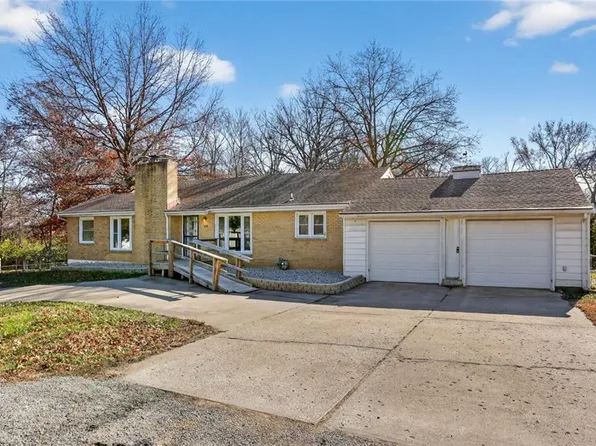 6501 Oak Dr, Kansas City, KS 66104