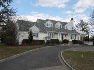 1301 Harbor Rd, Hewlett, NY 11557