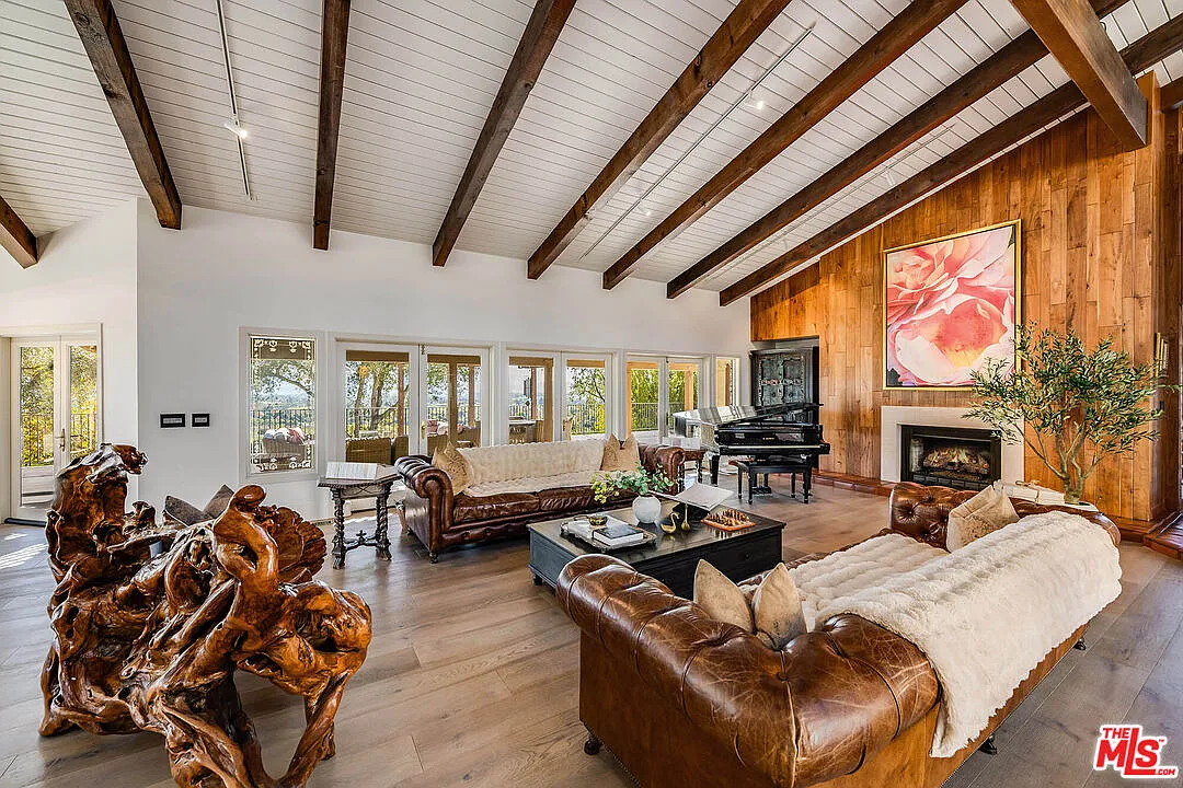 6 bed, 6.5 bath, 8026 sqft, $45,000 — Photo 3