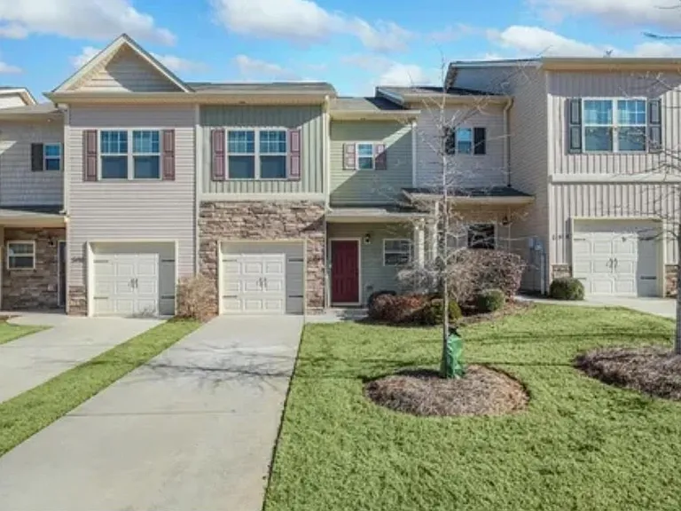 596 Oakside Pl — Photo 1