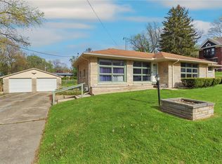 757 10th St, Charleston, IL 61920