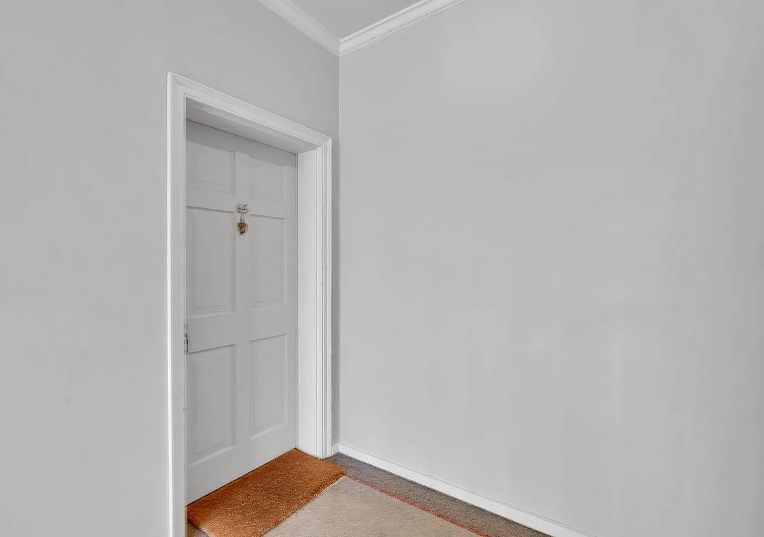 Fully furnished and thoughtfully updated top-floor condo in the heart of Dilworth at desirable My... — Photo 3