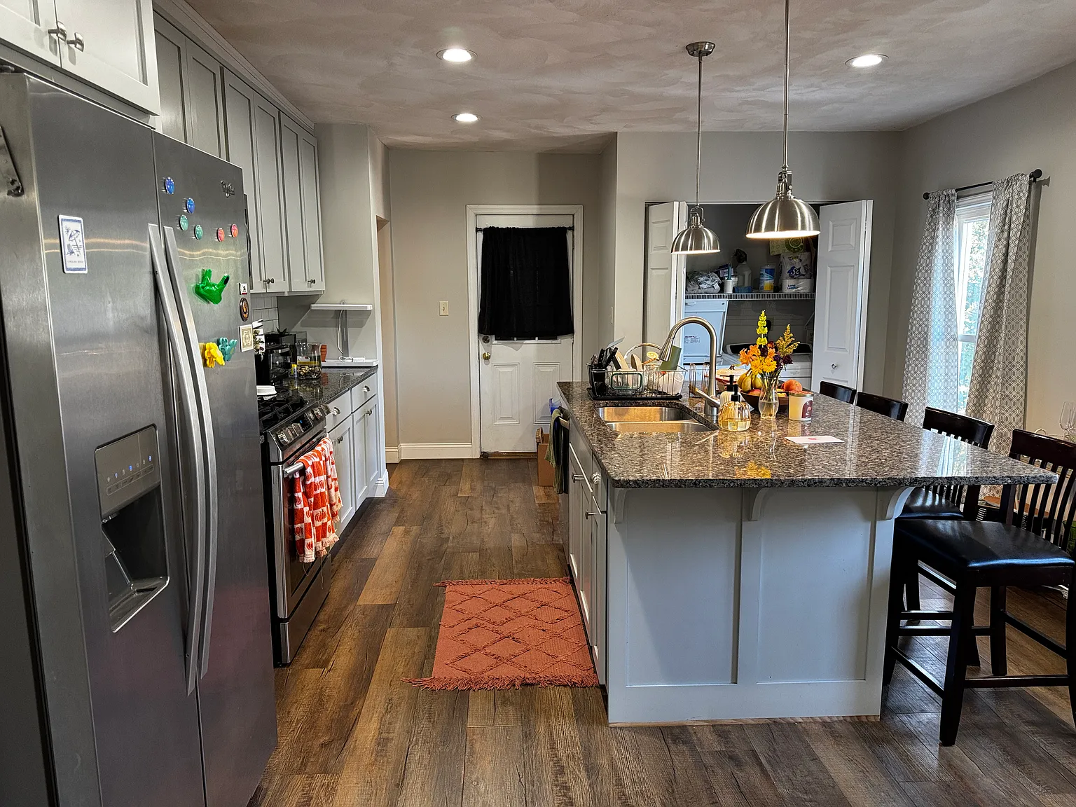 6 bed, 2614 sqft, $4,800 — Photo 3