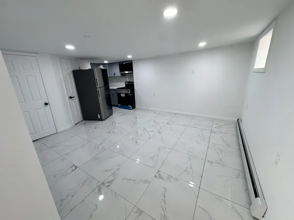 (undisclosed Address), Far Rockaway, NY 11691