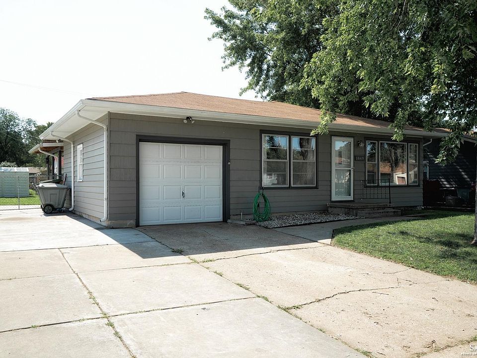 1st image of 1849 Roberts Ave