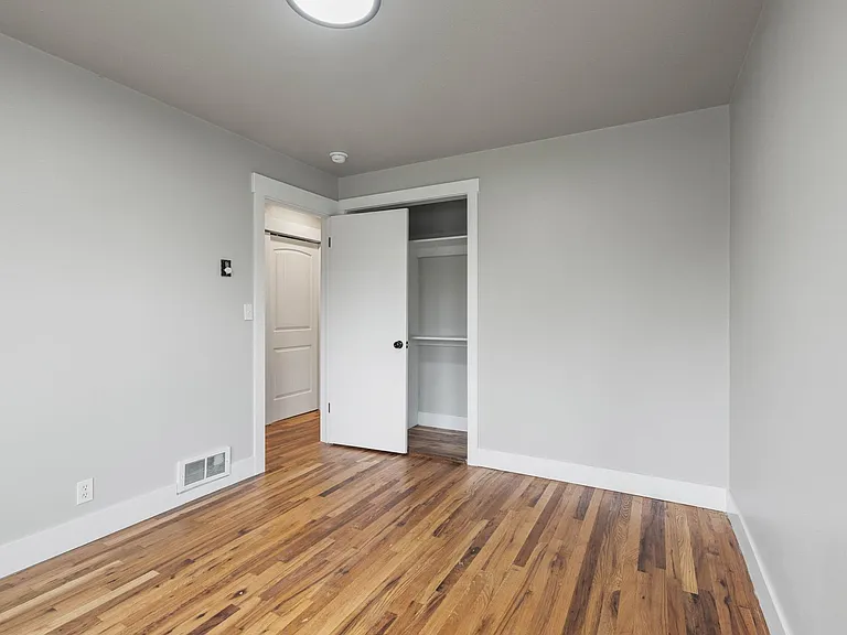 B345AG — Photo 38