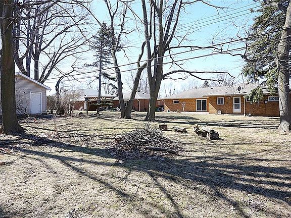 3rd image of 285 Cadman Dr