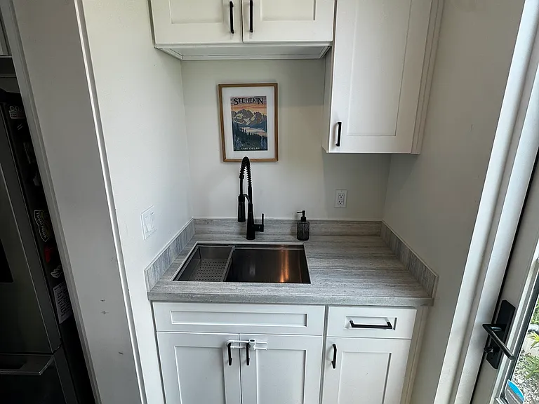 Mudroom / laundry room near the side door