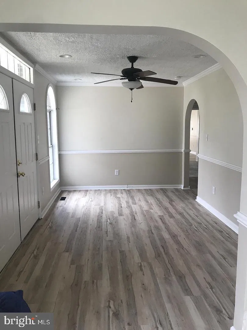 4 bed, 2.0 bath, 1992 sqft, $2,700 — Photo 2