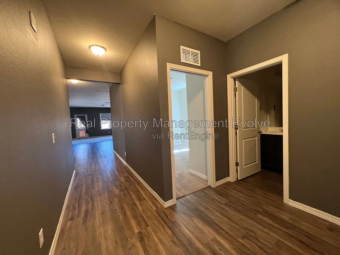 3 bed, 2.0 bath, 1650 sqft, $2,075 — Photo 3