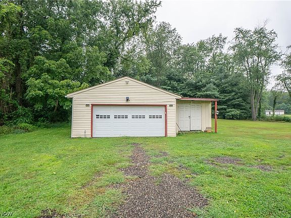3rd image of 1125 Perry Dr NW