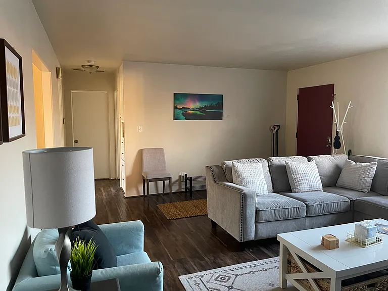 903 W Linden St — Photo 5