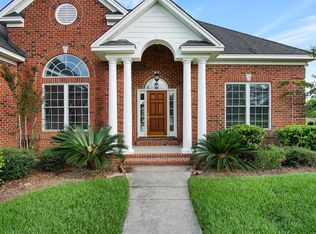 8 Crestwood Dr, Savannah, GA 31405
