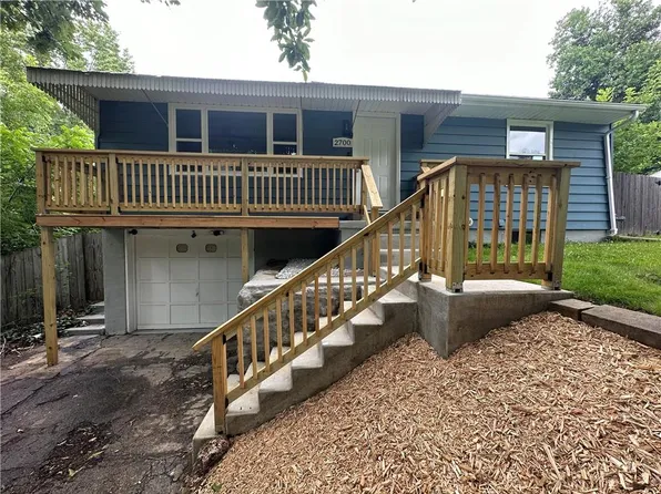 2700 NE 45th St, Kansas City, MO 64117