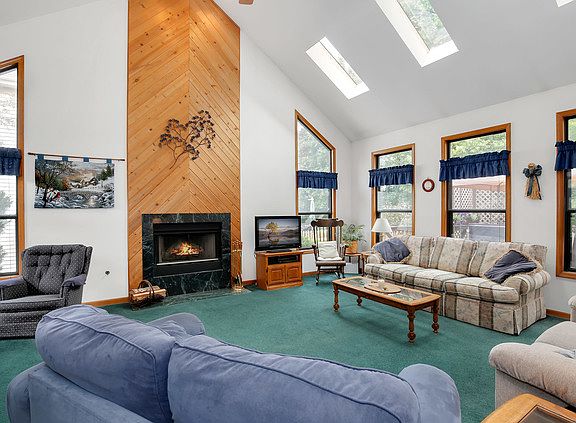 5th image of 905 Pinehurst Dr