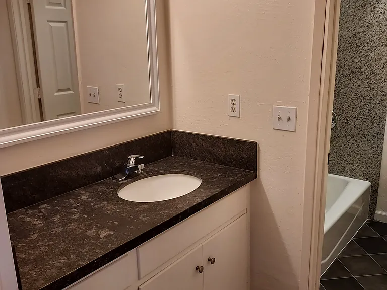 500 King Ave #25 — Photo 4