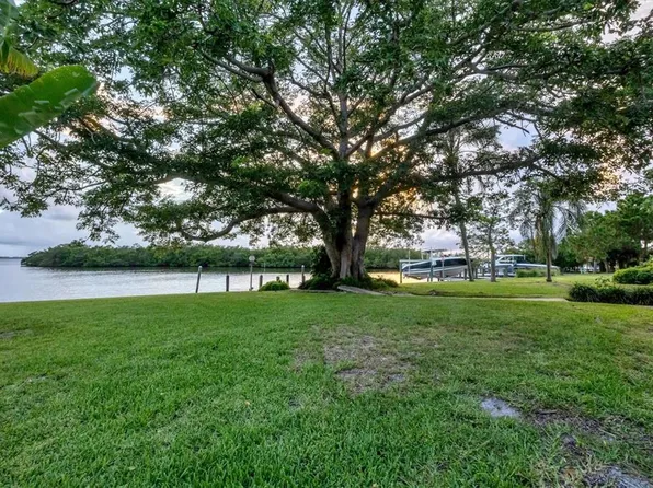 7314 Westmoreland Dr, Sarasota, FL 34243