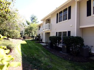 4 Owl Ct, Three Bridges, NJ 08887