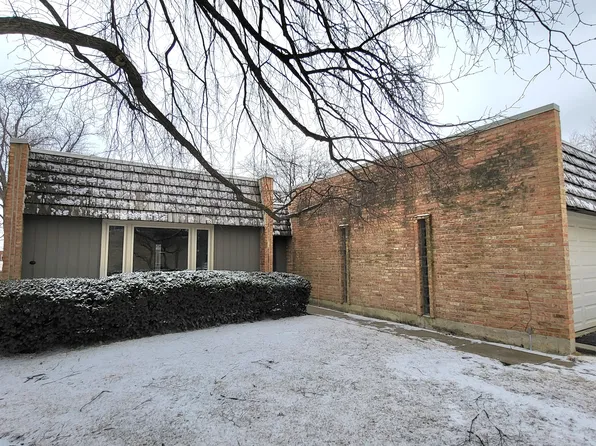 1901 Somerset Ln, Northbrook, IL 60062