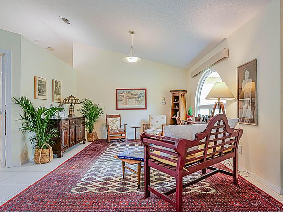4th image of 2445 Pine Avenue