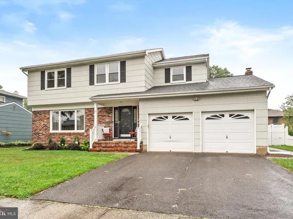 10 Van Dr, Bordentown, NJ 08505