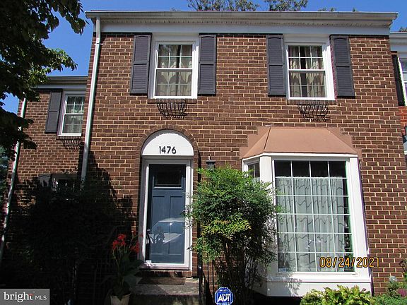 2nd image of 1476 Carlyle Ct #111