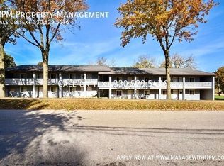 82 1st St SE #11, Barberton, OH 44203