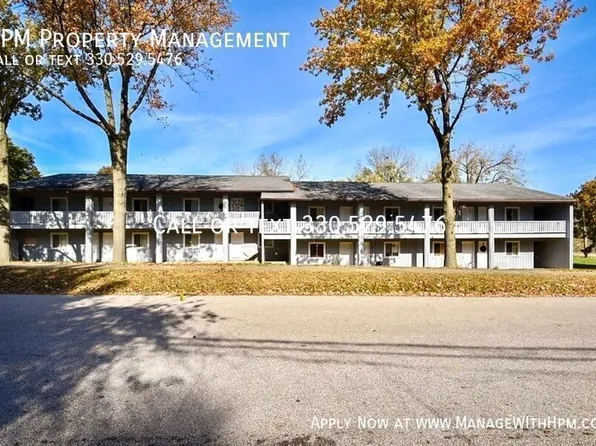 82 1st St SE #11, Barberton, OH 44203