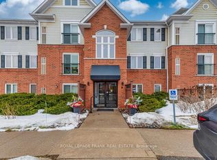 300 Spillsbury Dr #102, Peterborough, ON K9K0B4