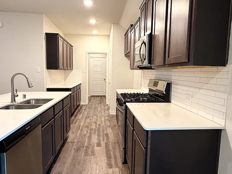3413 Sabine Dr — Photo 9