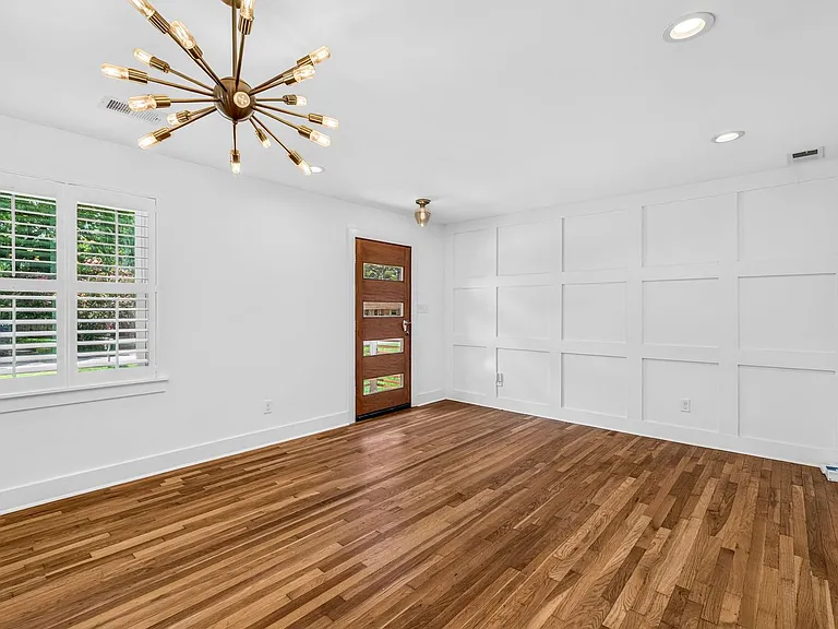 1118 Browning Rd — Photo 8