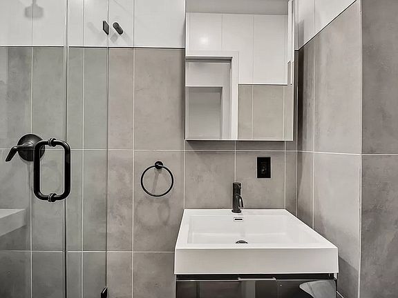 5th image of 35 Bedford St APT 22