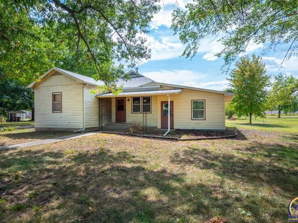 1319 Brant St, Osage City, KS 66523