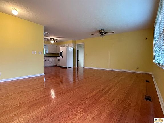 2nd image of 215 Kelly Dr