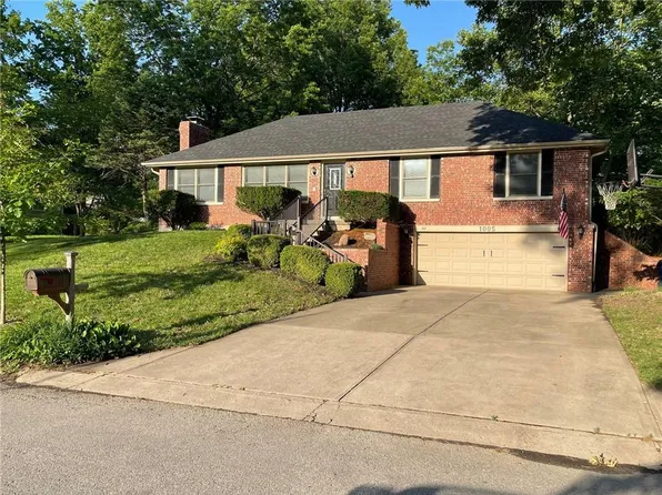 1005 Scott Dr, Liberty, MO 64068