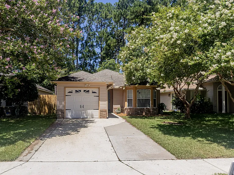 1714 Ashmore Green Dr — Photo 1