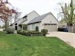 1671 Strath Erin Rd, Highland Park, IL 60035