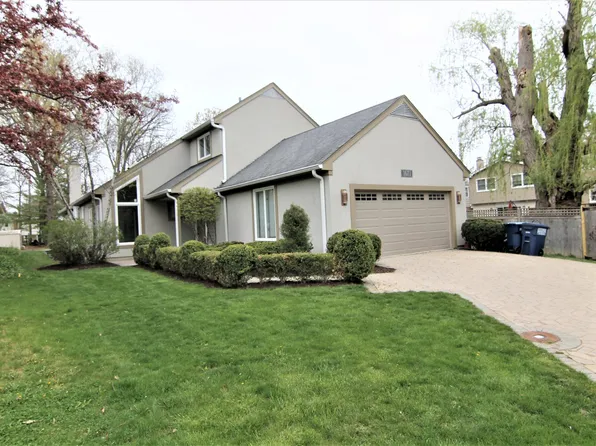 1671 Strath Erin Rd, Highland Park, IL 60035