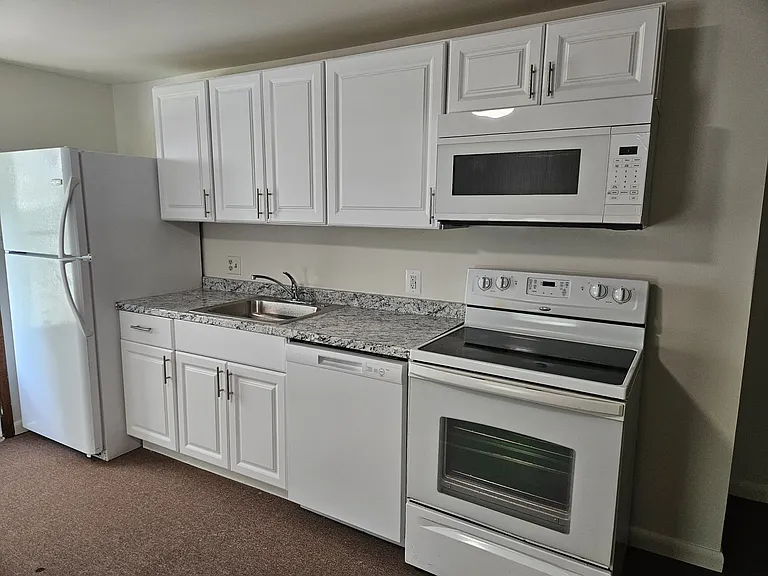 145 Quailwood Pkwy #9 — Photo 2