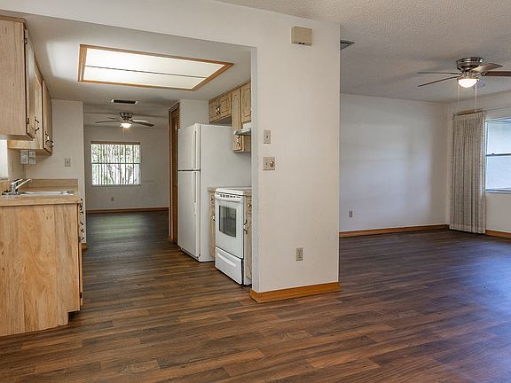 4th image of 919 E Michigan Ave