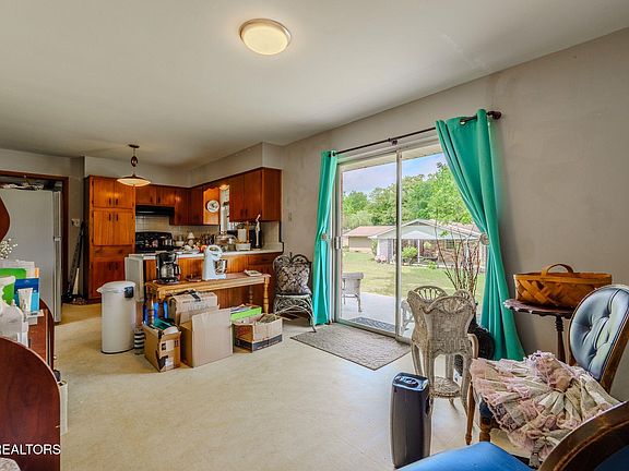 4th image of 3633 Cunningham Rd
