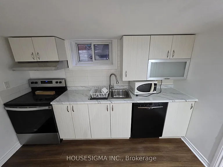 30 Silvercrest Ave #BASEMENT — Photo 3