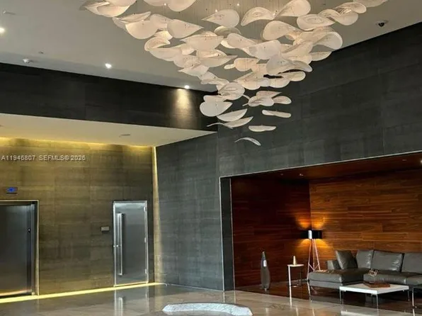 68 SE 6th St #2504, Miami, FL 33130