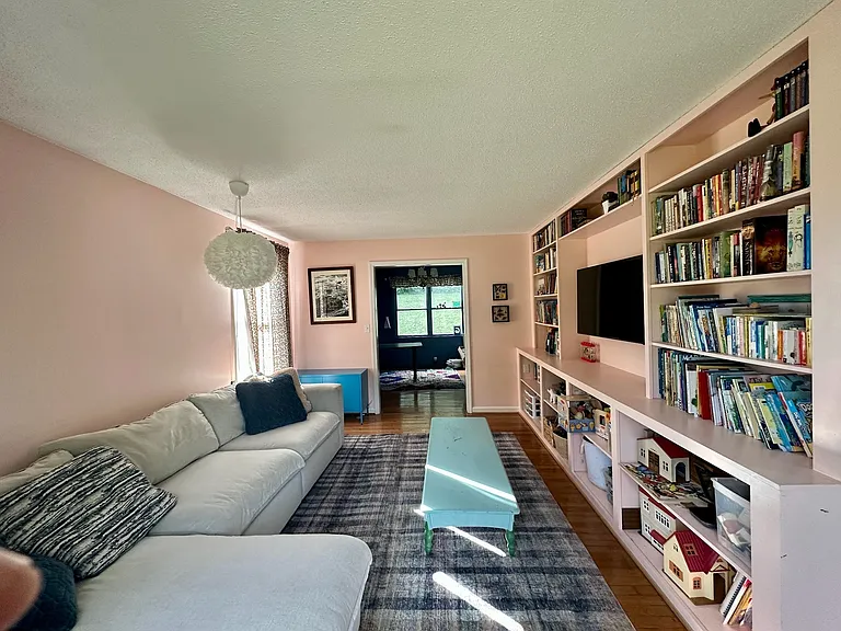 19835 McCray Dr — Photo 2