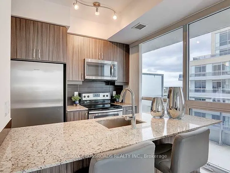 9201 Yonge St #1704 — Photo 15