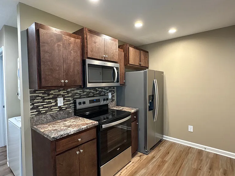 517 Weaver St #1 — Photo 8